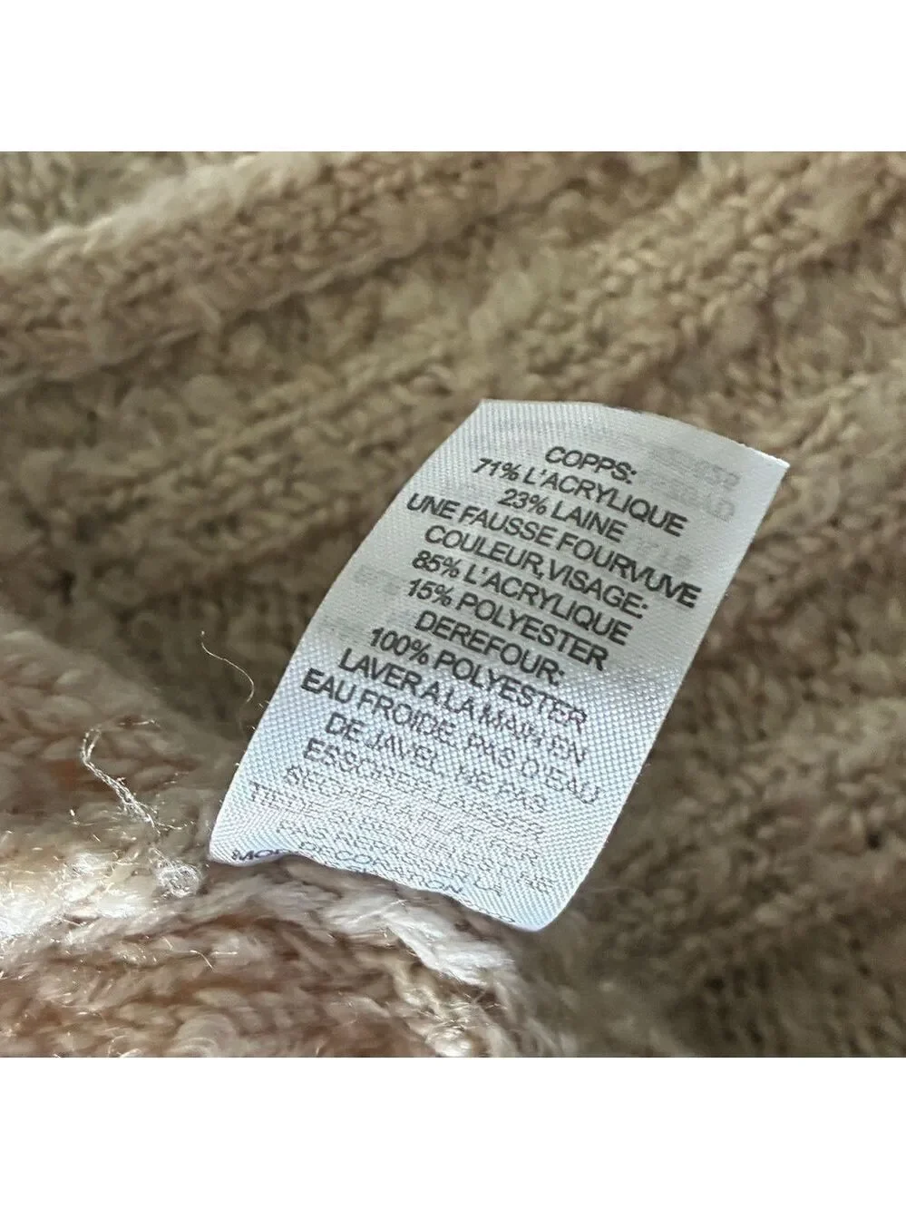 Guess Turning Heads in Hollywood Faux Fur Collar Sweater in Cream - Size Large